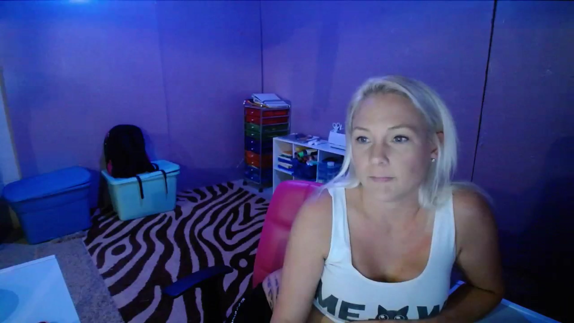 Gallery image thumbnail from AshlynnStorm's myfreecams stream on, 09/19/2023, 19:37 image 4 of 20