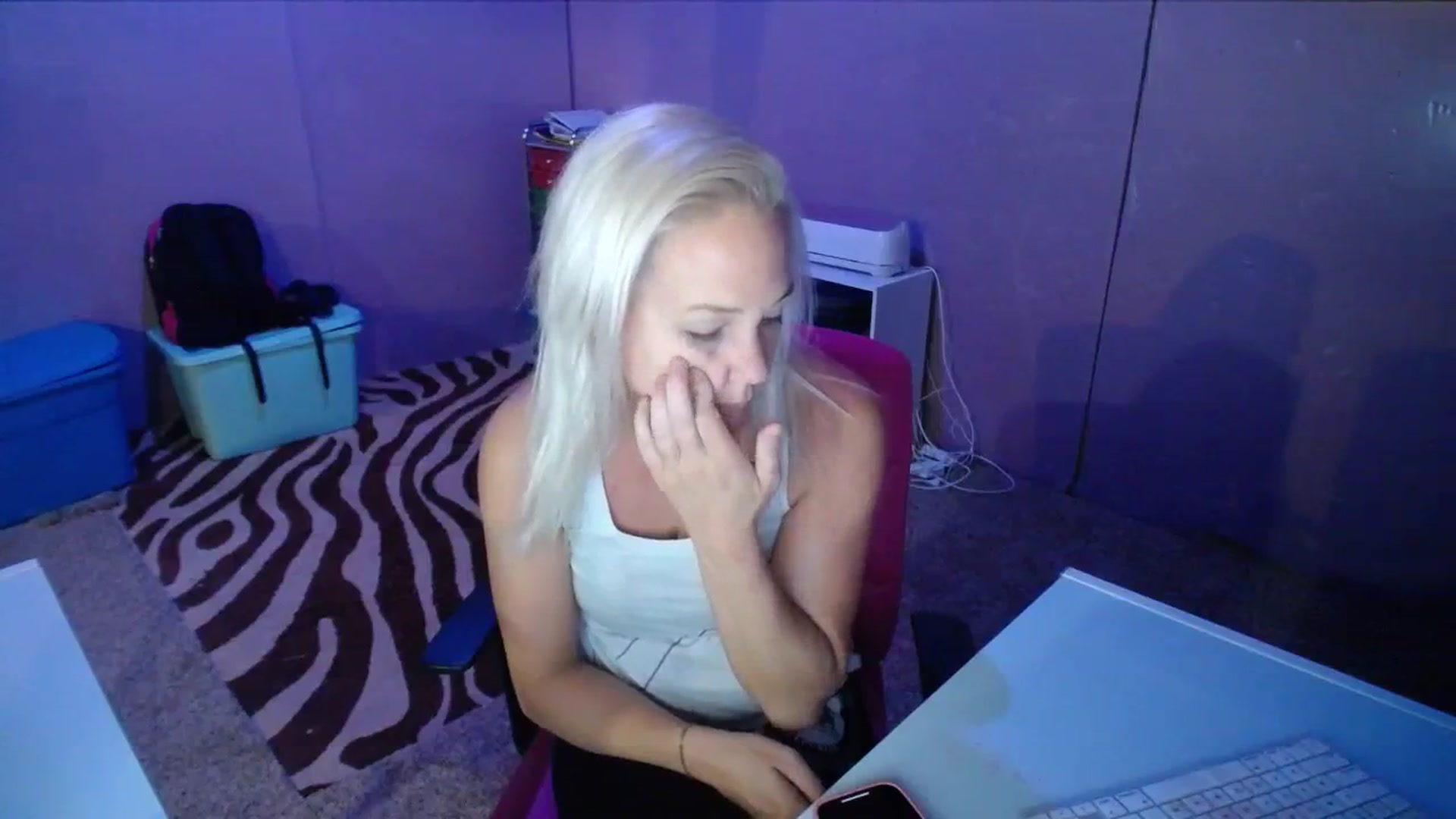 Gallery image thumbnail from AshlynnStorm's myfreecams stream on, 09/20/2023, 03:34 image 3 of 20