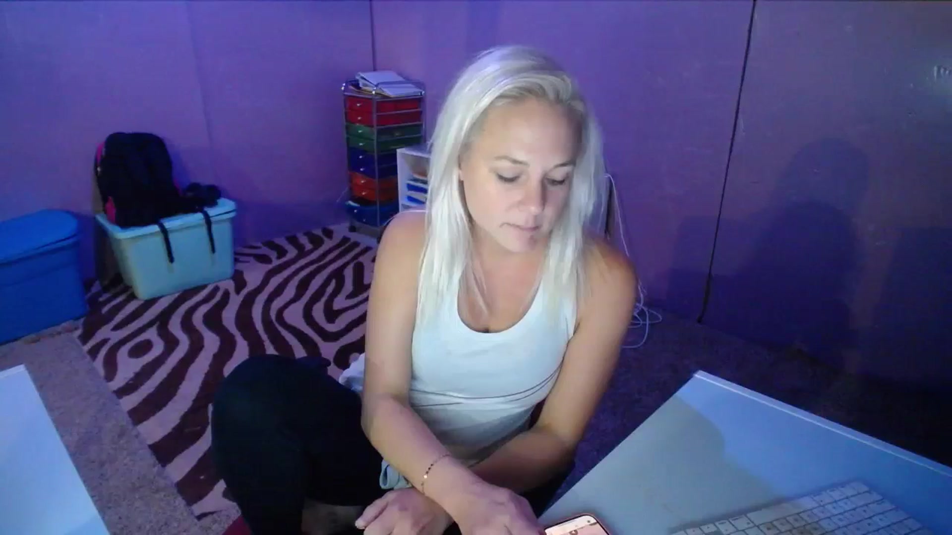 Gallery image thumbnail from AshlynnStorm's myfreecams stream on, 09/20/2023, 03:34 image 11 of 20