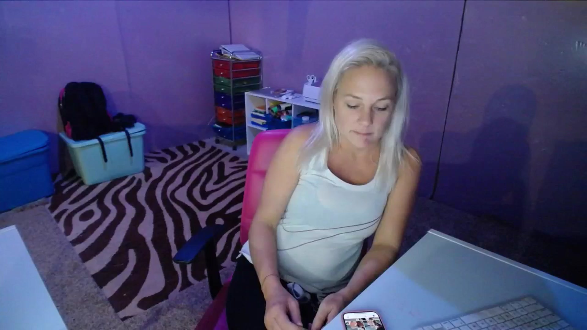 Gallery image thumbnail from AshlynnStorm's myfreecams stream on, 09/20/2023, 03:34 image 4 of 20