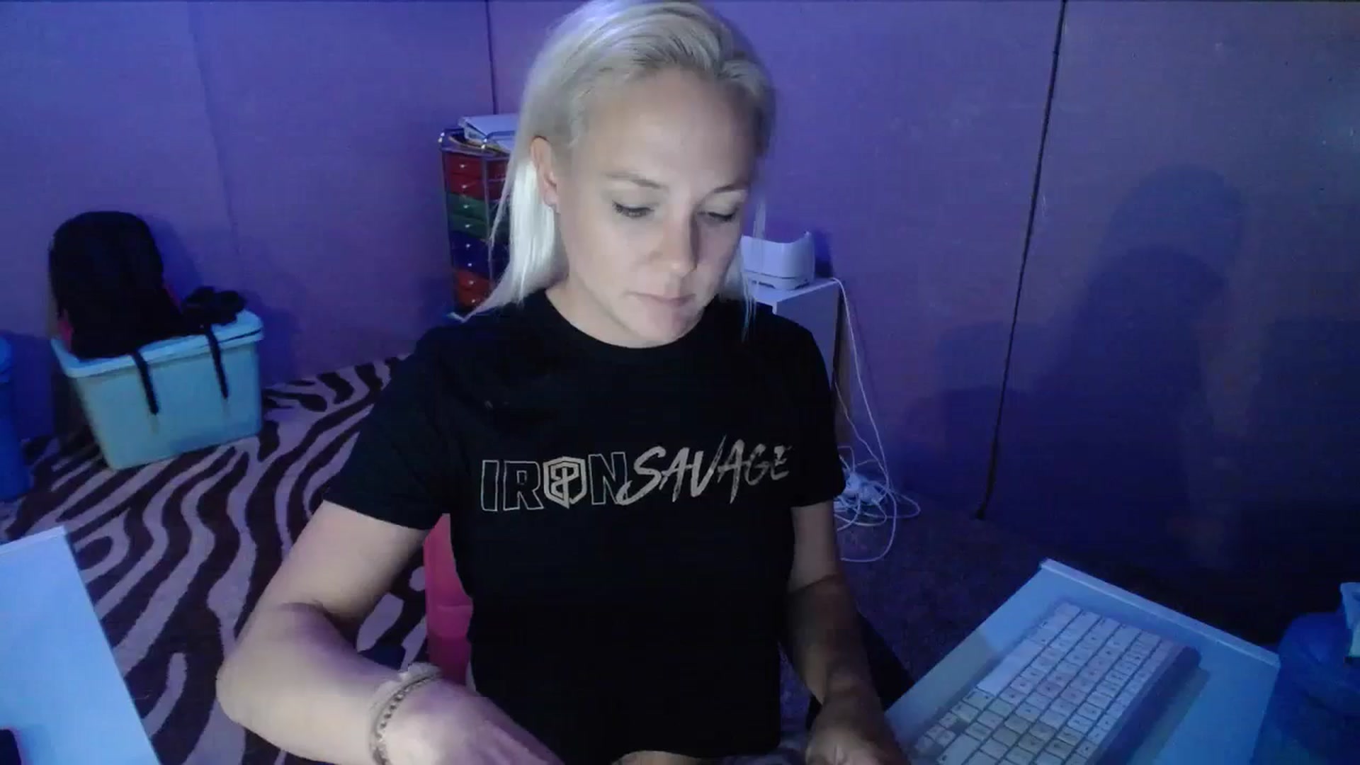 Gallery image thumbnail from AshlynnStorm's myfreecams stream on, 09/21/2023, 04:59 image 16 of 20