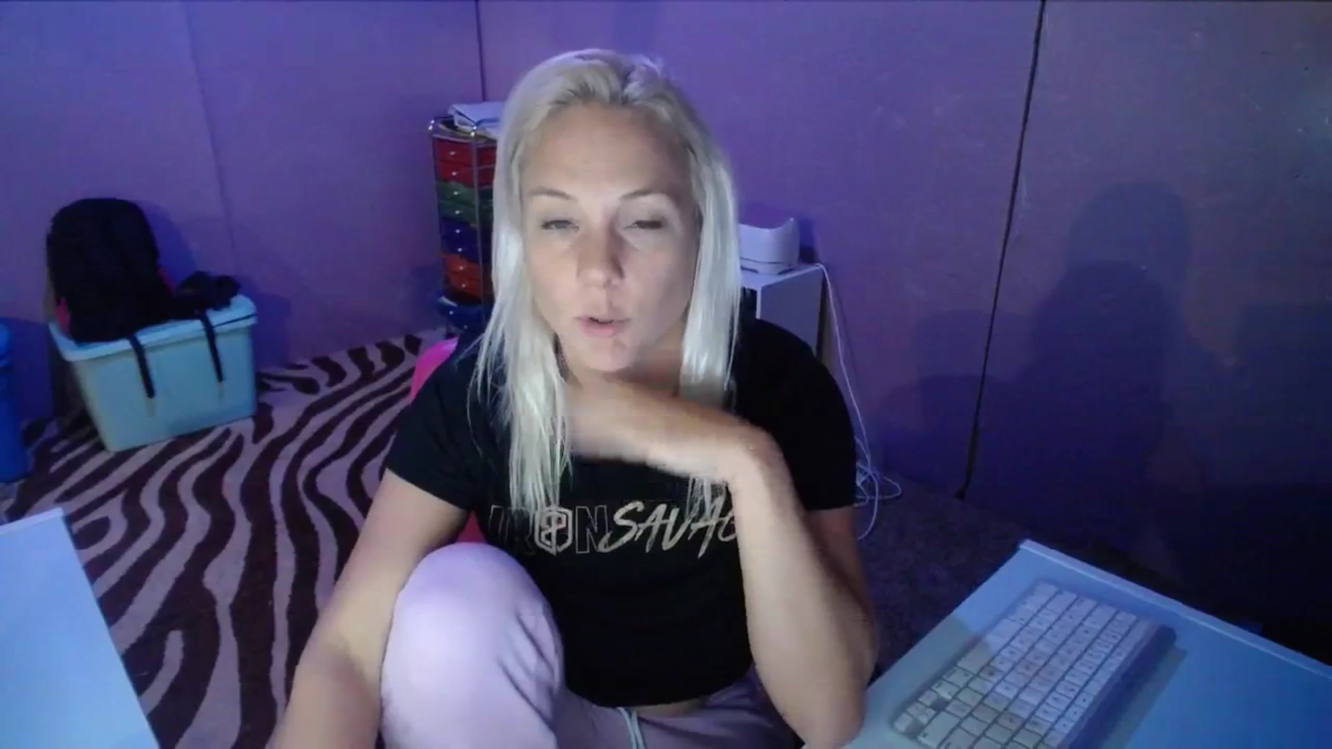 Gallery image thumbnail from AshlynnStorm's myfreecams stream on, 09/21/2023, 04:59 image 13 of 20