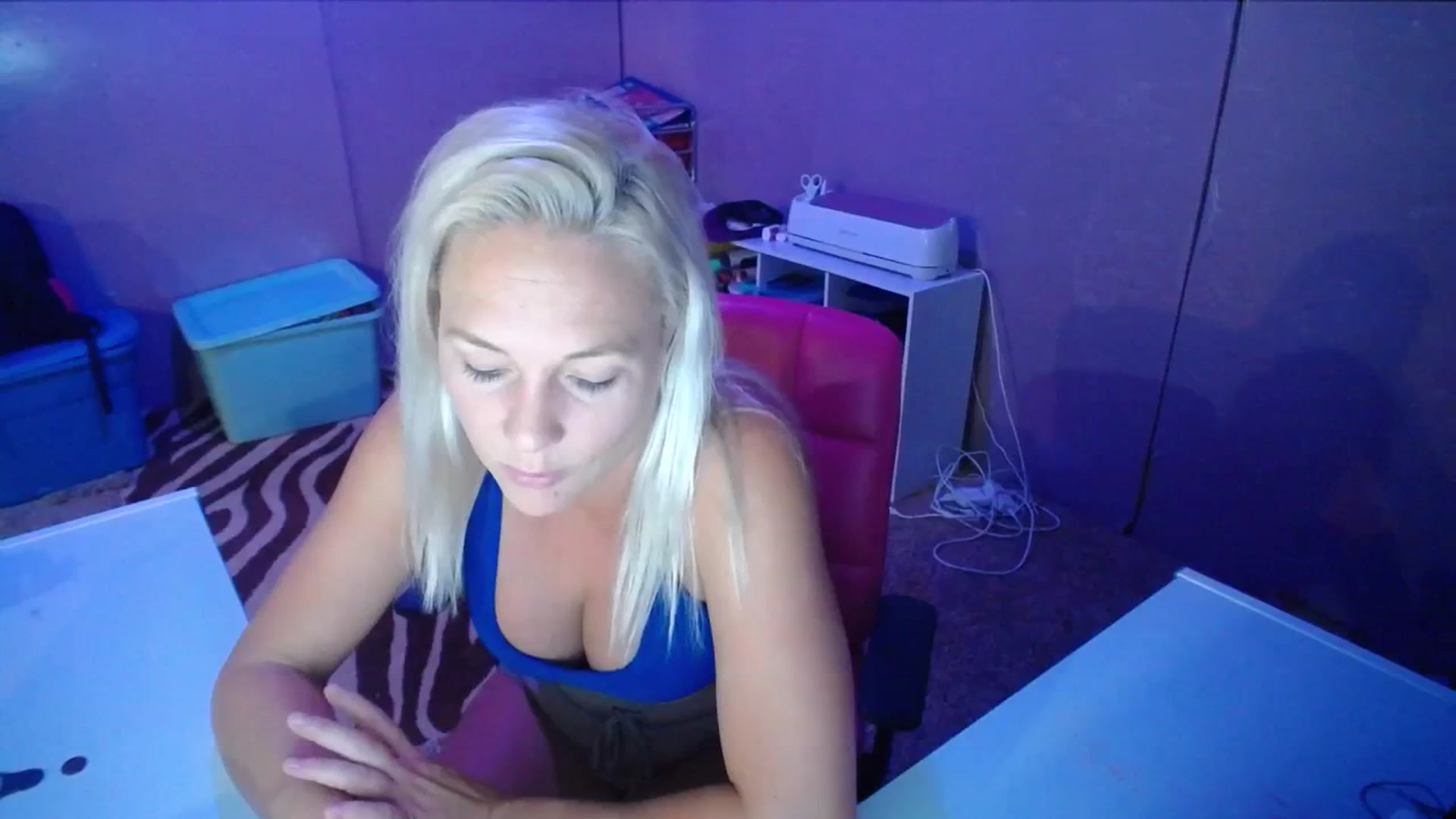 Gallery image thumbnail from AshlynnStorm's myfreecams stream on, 09/26/2023, 04:31 image 11 of 20