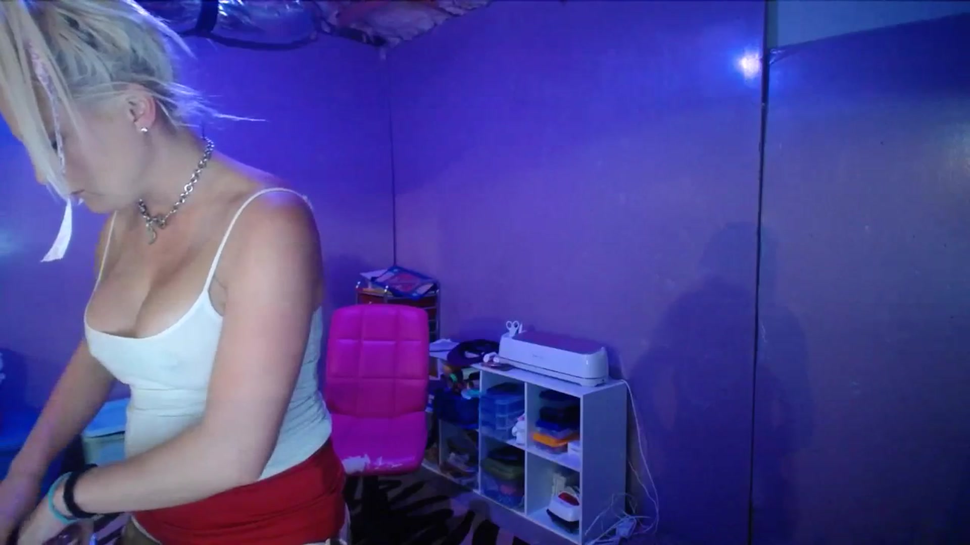 Gallery image thumbnail from AshlynnStorm's myfreecams stream on, 09/29/2023, 06:28 image 19 of 20