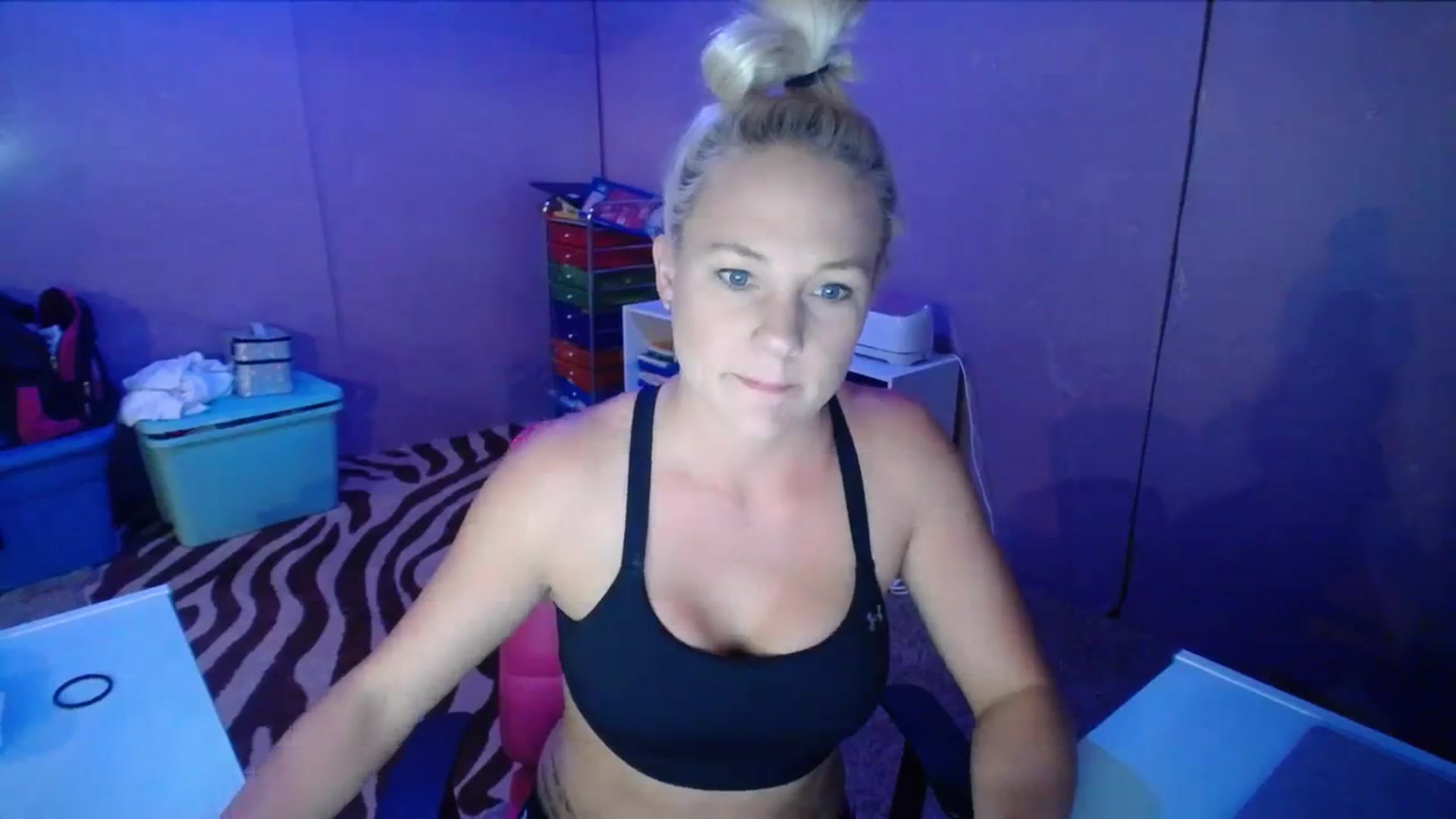 Gallery image thumbnail from AshlynnStorm's myfreecams stream on, 10/05/2023, 19:14 image 17 of 20