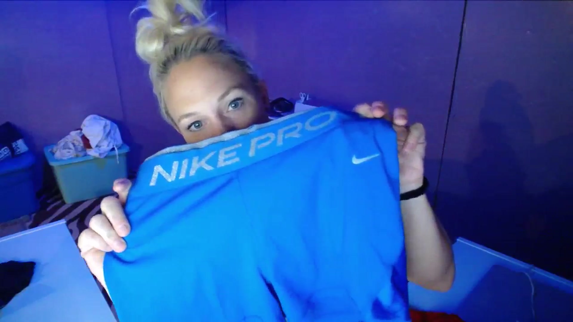 Gallery image thumbnail from AshlynnStorm's myfreecams stream on, 10/12/2023, 03:11 image 10 of 20