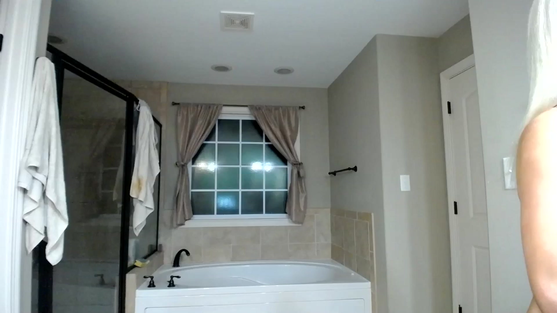 Gallery image thumbnail from AshlynnStorm's myfreecams stream on, 10/12/2023, 04:58 image 18 of 20