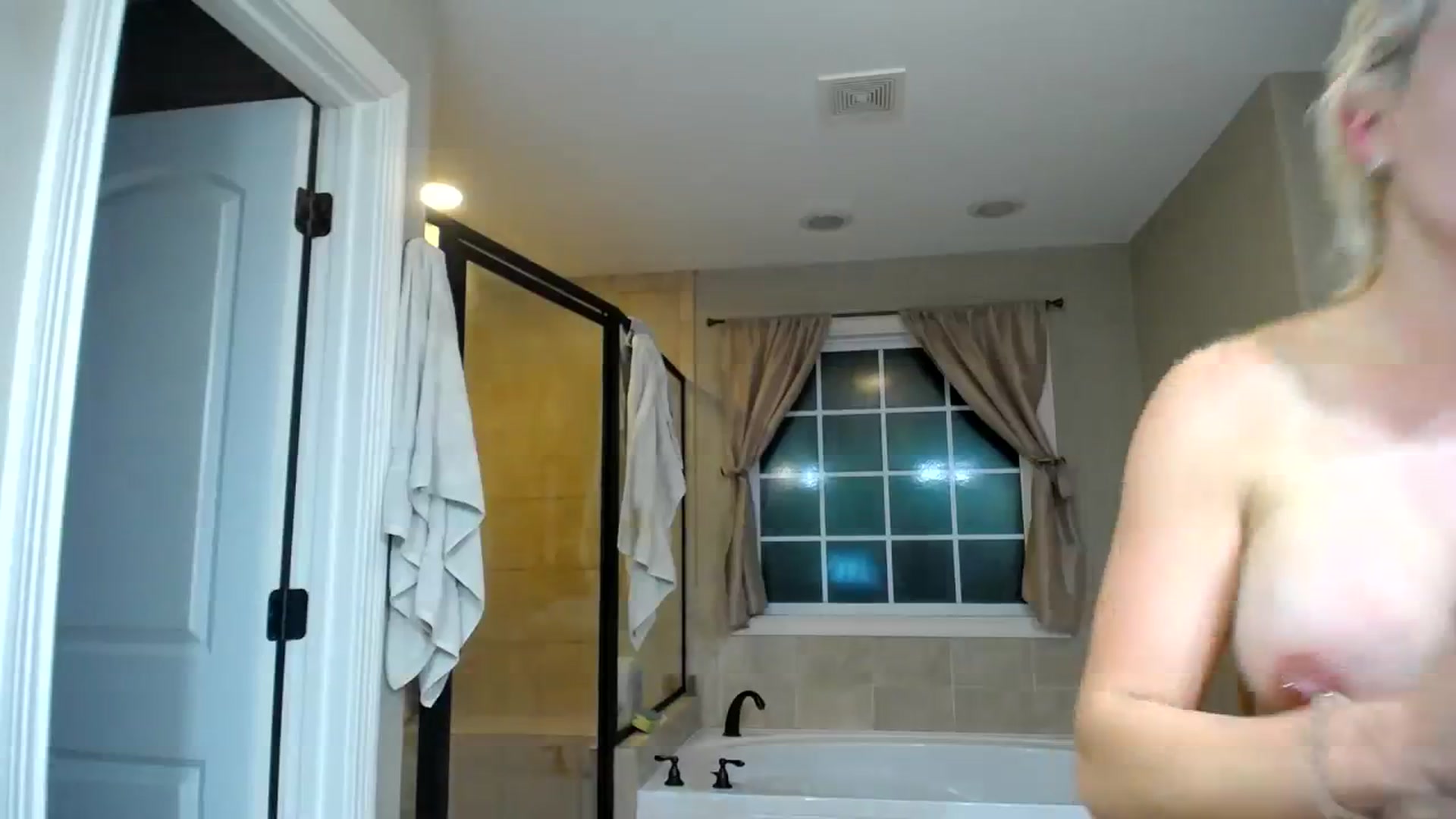 Gallery image thumbnail from AshlynnStorm's myfreecams stream on, 10/12/2023, 04:58 image 8 of 20