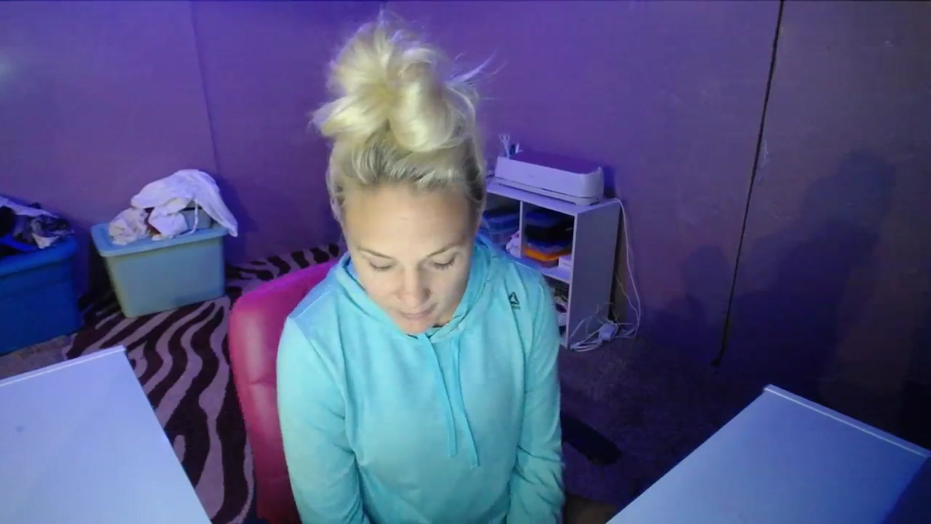 Gallery image thumbnail from AshlynnStorm's myfreecams stream on, 10/16/2023, 20:15 image 6 of 20