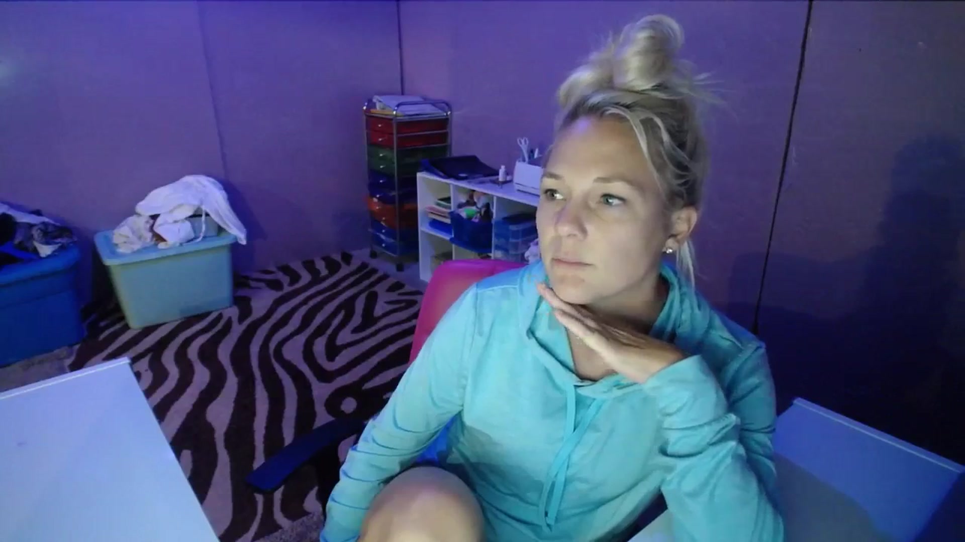 Gallery image thumbnail from AshlynnStorm's myfreecams stream on, 10/16/2023, 20:15 image 8 of 20