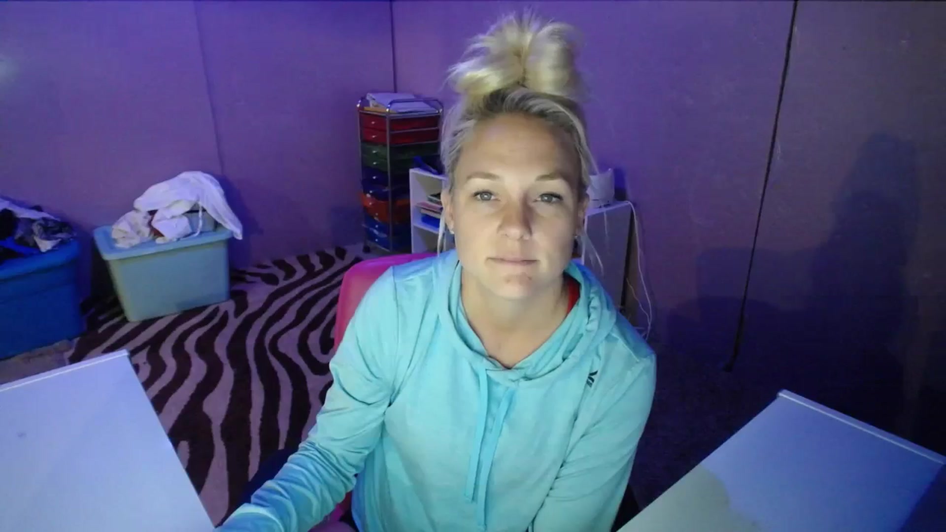Gallery image thumbnail from AshlynnStorm's myfreecams stream on, 10/16/2023, 20:15 image 19 of 20