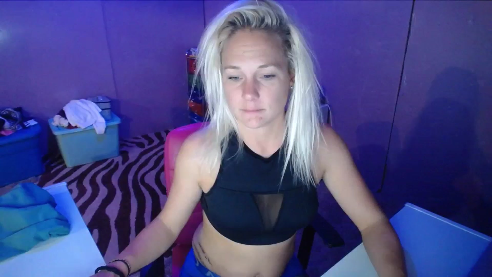 Gallery image thumbnail from AshlynnStorm's myfreecams stream on, 10/17/2023, 19:37 image 7 of 20