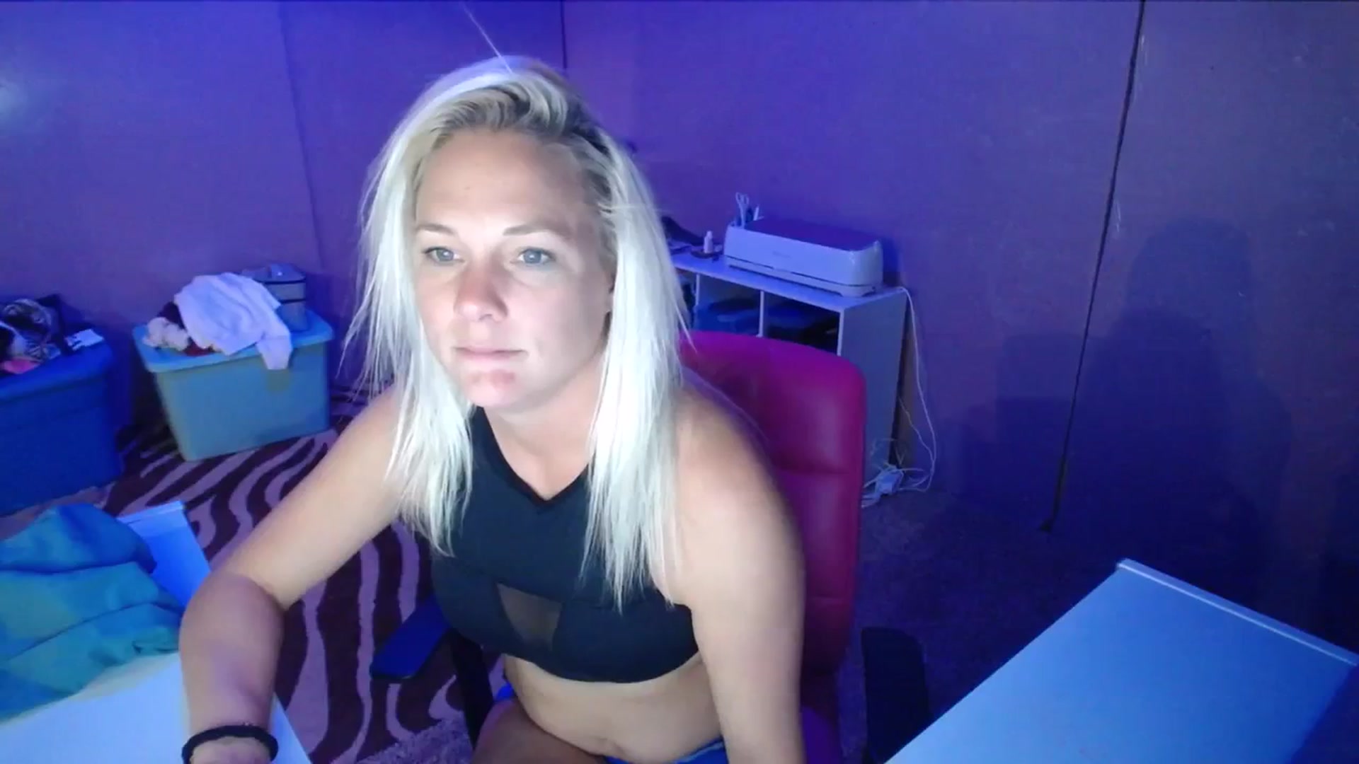 Gallery image thumbnail from AshlynnStorm's myfreecams stream on, 10/17/2023, 19:37 image 10 of 20