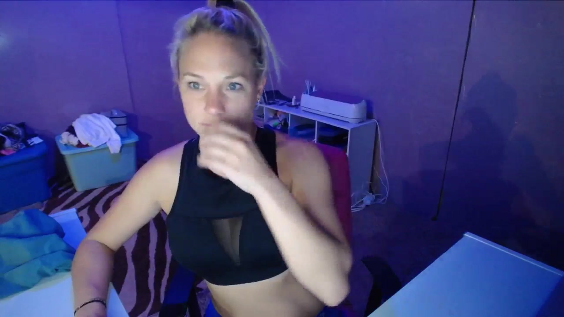 Gallery image thumbnail from AshlynnStorm's myfreecams stream on, 10/17/2023, 19:37 image 3 of 20