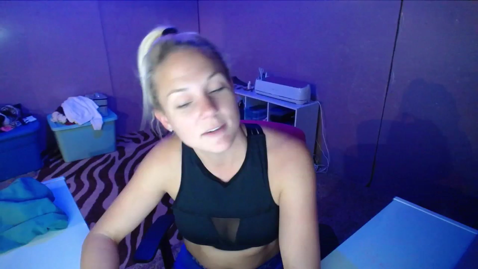 Gallery image thumbnail from AshlynnStorm's myfreecams stream on, 10/17/2023, 19:37 image 1 of 20