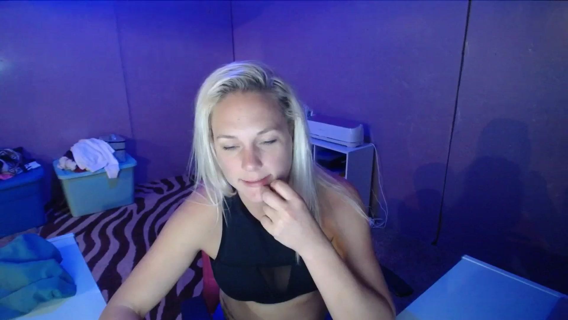 Gallery image thumbnail from AshlynnStorm's myfreecams stream on, 10/17/2023, 19:37 image 18 of 20