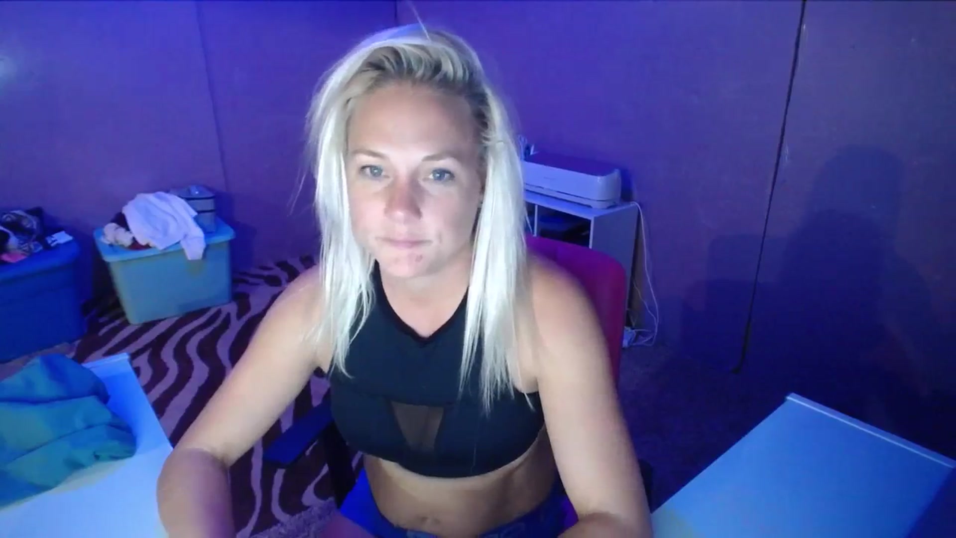 Gallery image thumbnail from AshlynnStorm's myfreecams stream on, 10/17/2023, 19:37 image 9 of 20