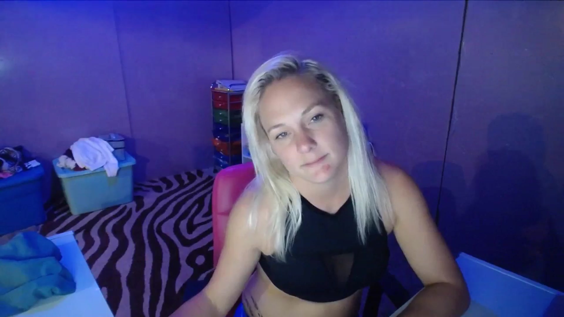 Gallery image thumbnail from AshlynnStorm's myfreecams stream on, 10/17/2023, 19:37 image 19 of 20