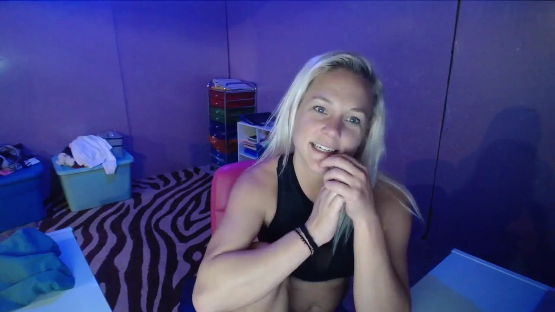 Gallery image thumbnail from AshlynnStorm's myfreecams stream on, 10/17/2023, 19:37 image 17 of 20