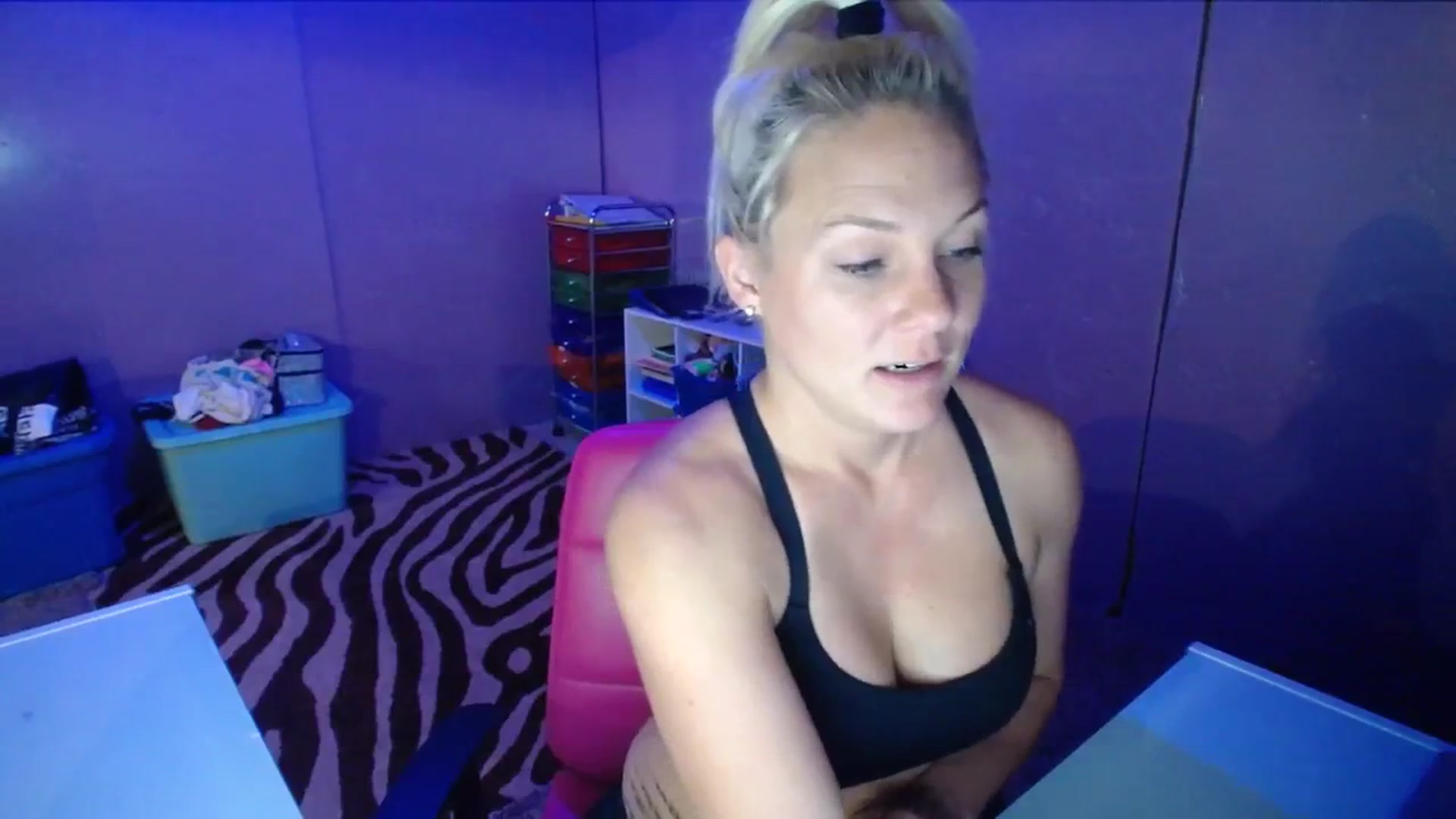 Gallery image thumbnail from AshlynnStorm's myfreecams stream on, 10/18/2023, 18:36 image 6 of 20