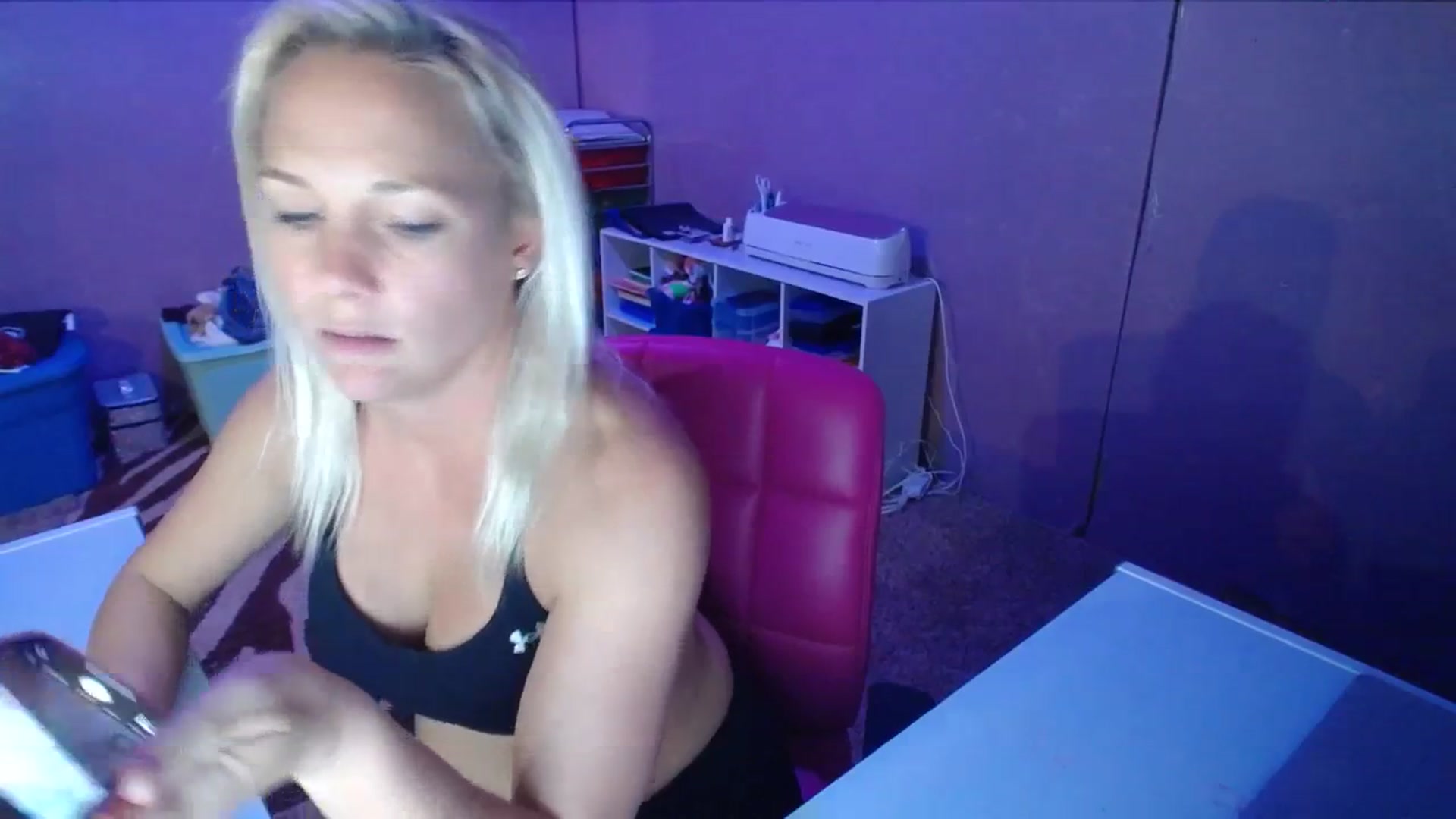 Gallery image thumbnail from AshlynnStorm's myfreecams stream on, 10/18/2023, 19:34 image 20 of 20