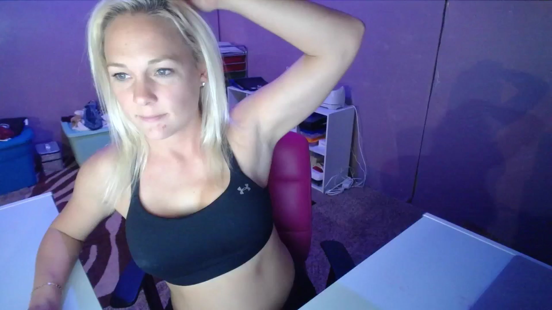 Gallery image thumbnail from AshlynnStorm's myfreecams stream on, 10/18/2023, 19:34 image 17 of 20