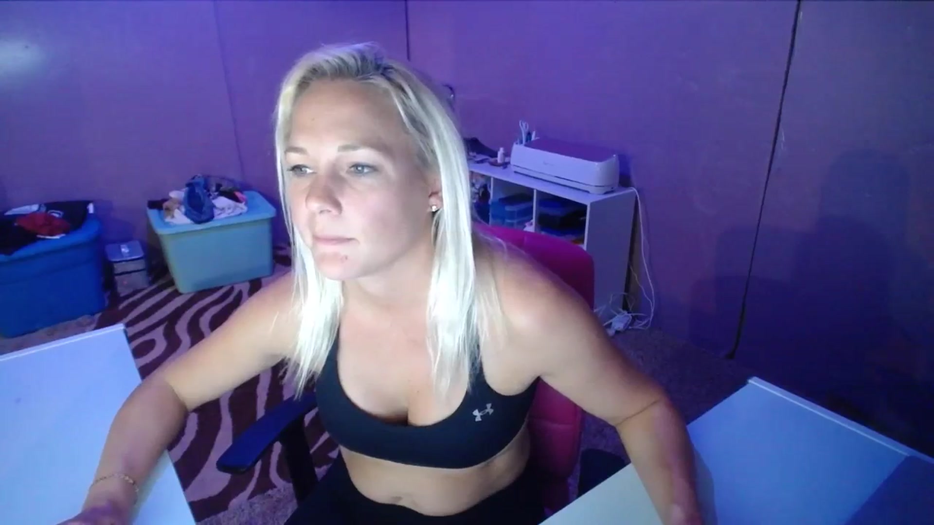 Gallery image thumbnail from AshlynnStorm's myfreecams stream on, 10/18/2023, 19:34 image 16 of 20