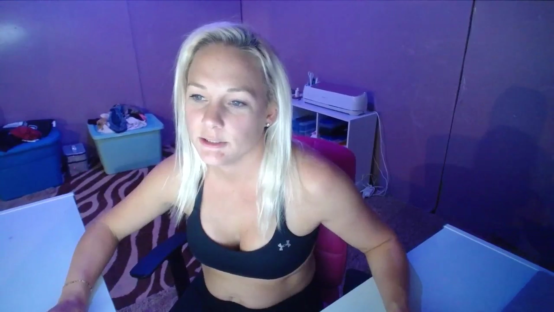 Gallery image thumbnail from AshlynnStorm's myfreecams stream on, 10/18/2023, 19:34 image 15 of 20