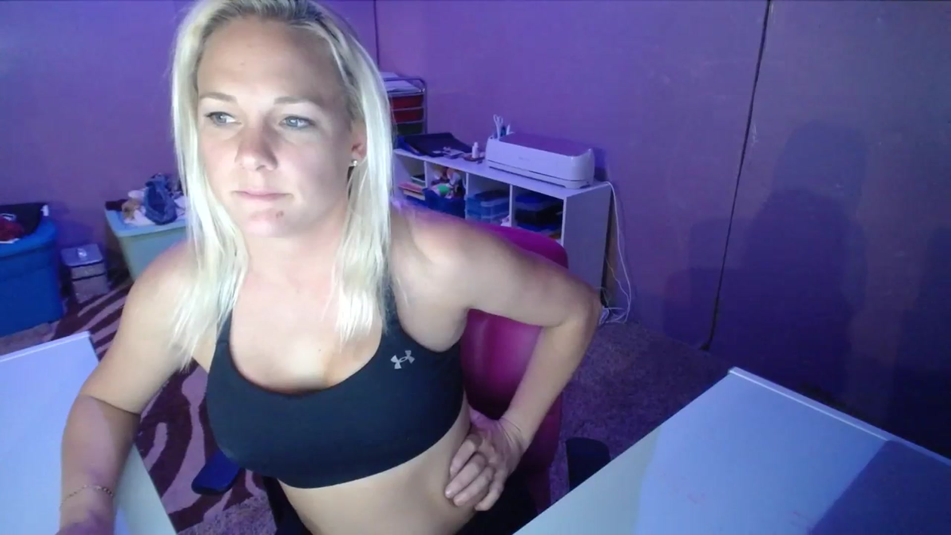 Gallery image thumbnail from AshlynnStorm's myfreecams stream on, 10/18/2023, 19:34 image 18 of 20