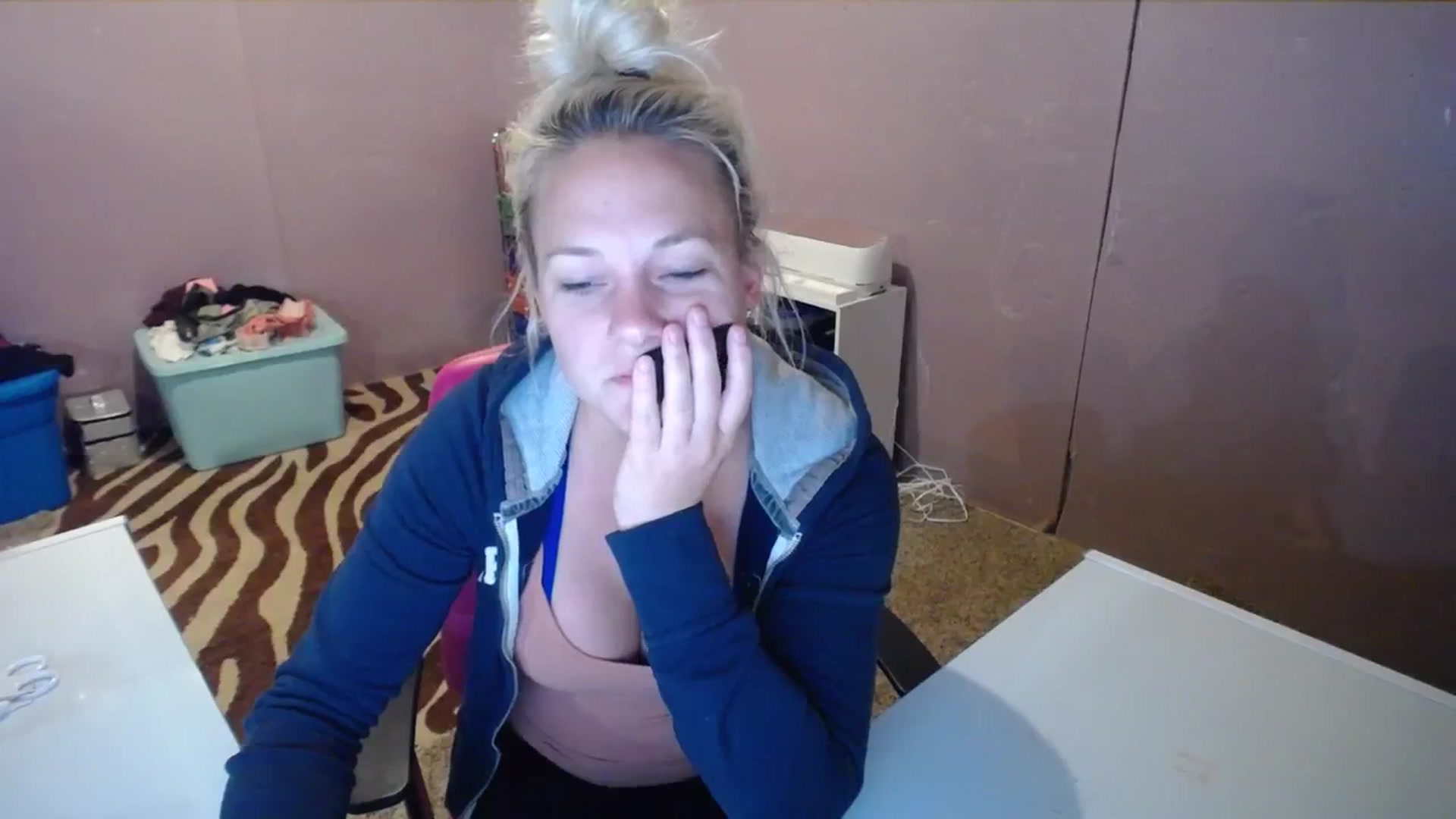 Gallery image thumbnail from AshlynnStorm's myfreecams stream on, 10/26/2023, 03:33 image 20 of 20