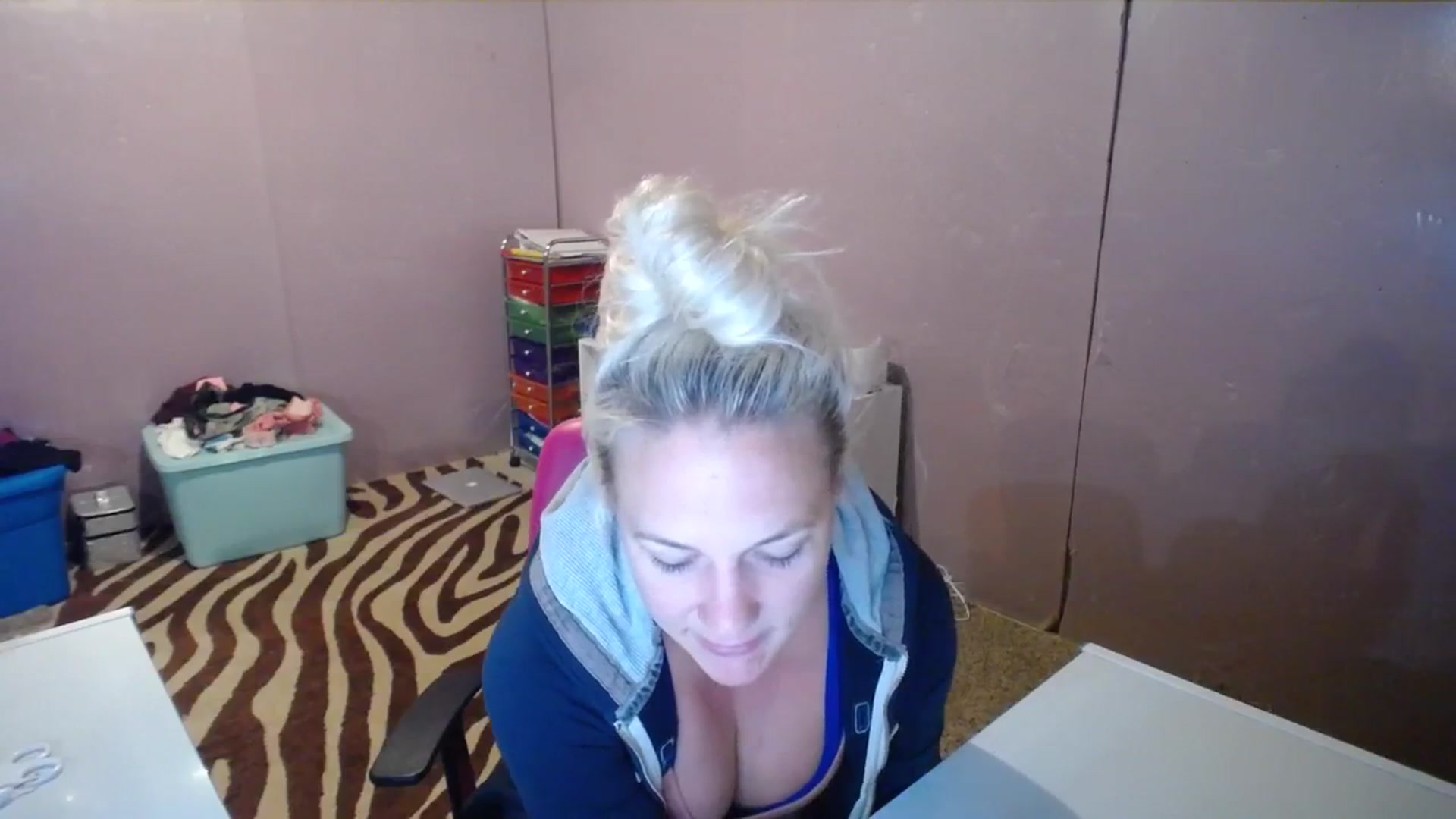 Gallery image thumbnail from AshlynnStorm's myfreecams stream on, 10/26/2023, 03:33 image 7 of 20