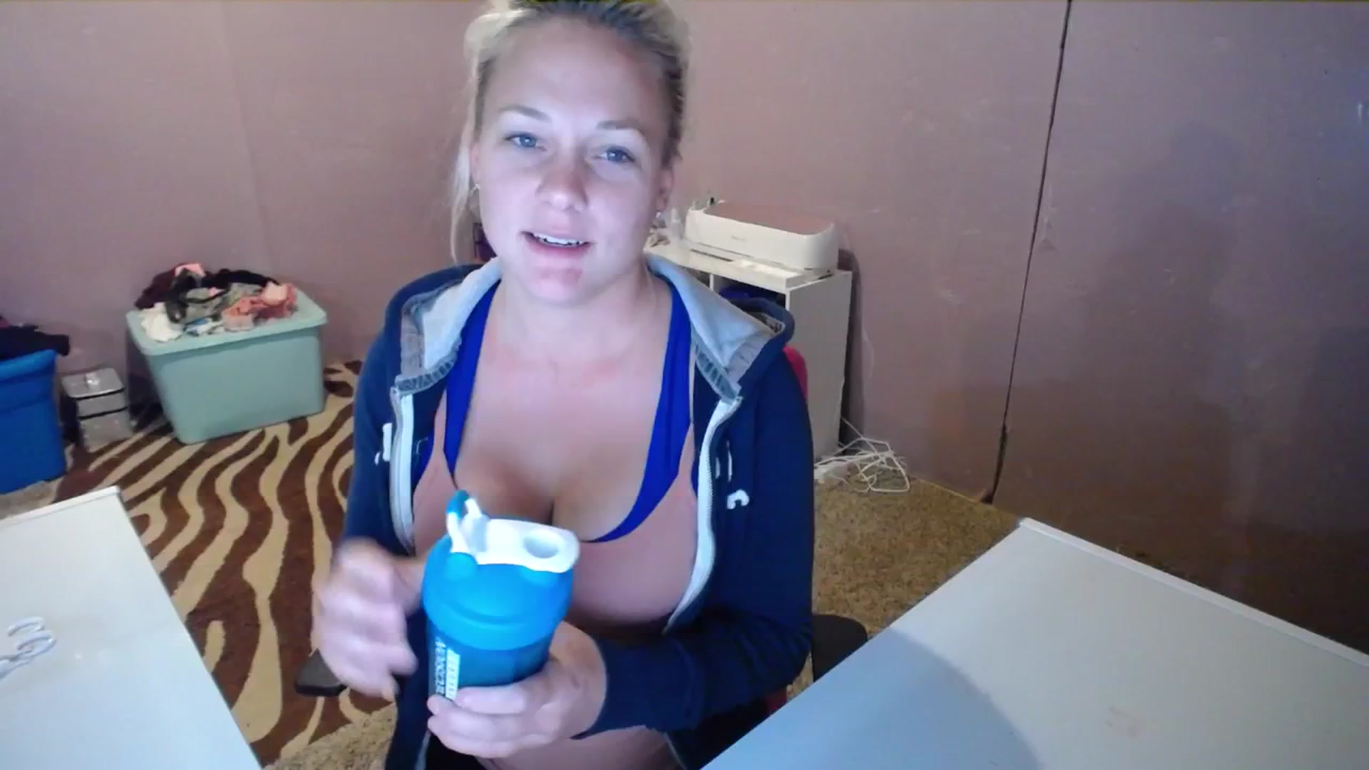 Gallery image thumbnail from AshlynnStorm's myfreecams stream on, 10/26/2023, 03:33 image 12 of 20