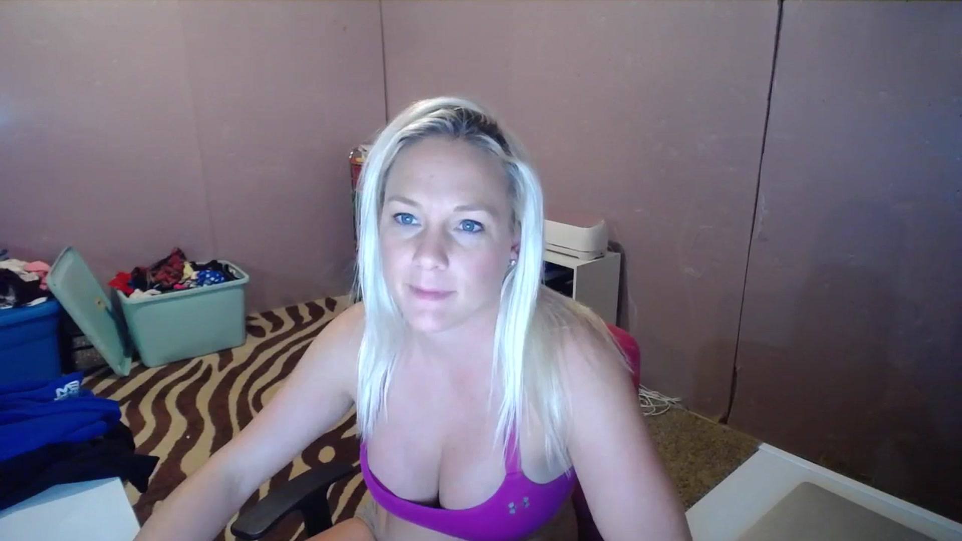 Gallery image thumbnail from AshlynnStorm's myfreecams stream on, 10/31/2023, 05:01 image 15 of 20