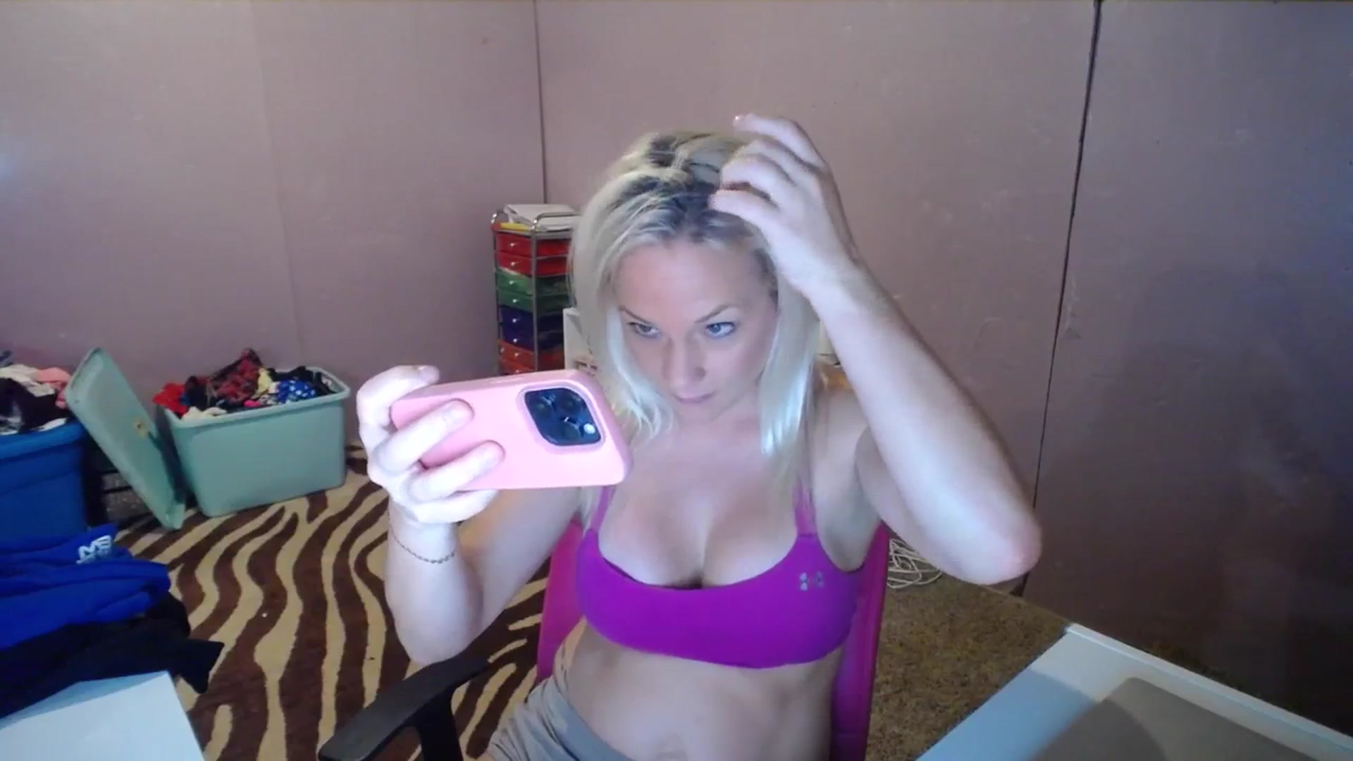 Gallery image thumbnail from AshlynnStorm's myfreecams stream on, 10/31/2023, 05:01 image 17 of 20