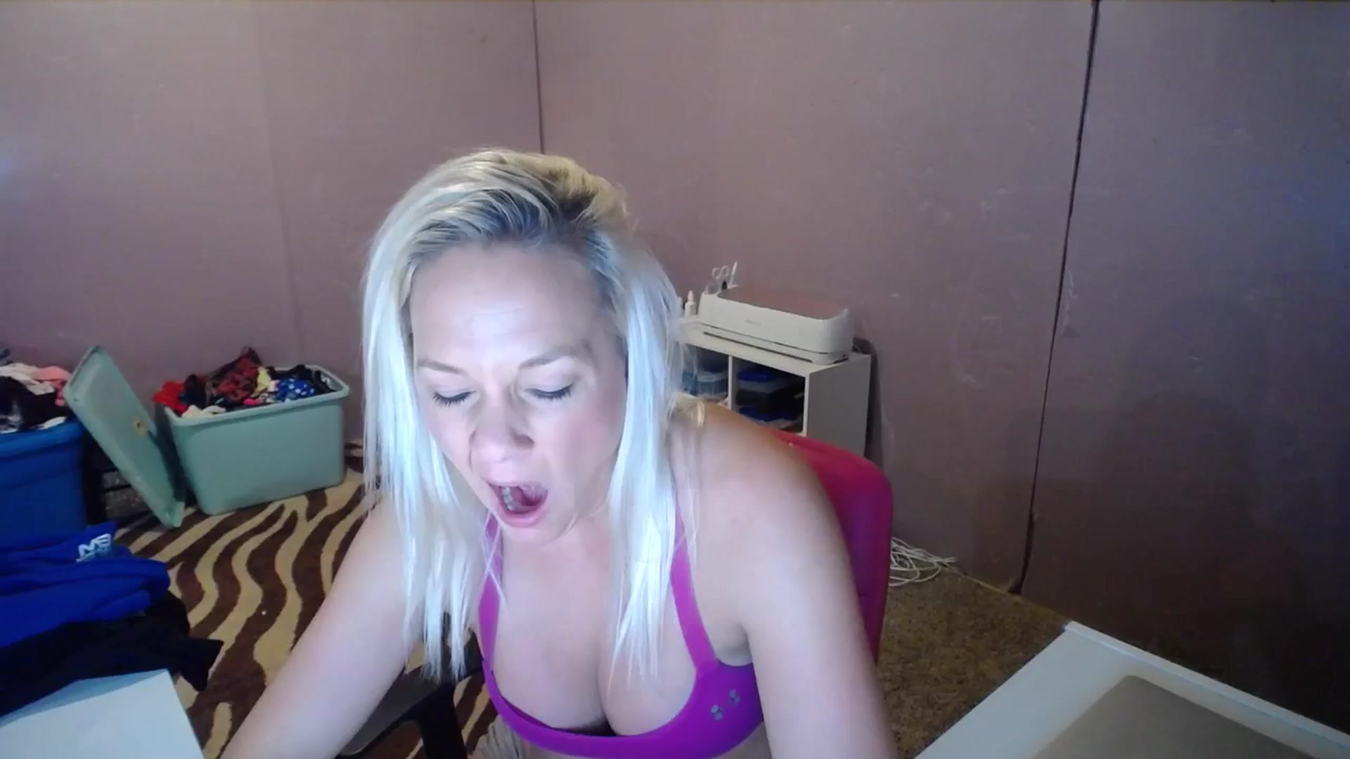 Gallery image thumbnail from AshlynnStorm's myfreecams stream on, 10/31/2023, 05:01 image 18 of 20