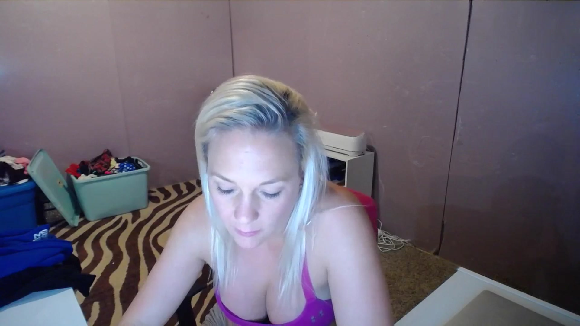 Gallery image thumbnail from AshlynnStorm's myfreecams stream on, 10/31/2023, 05:01 image 20 of 20