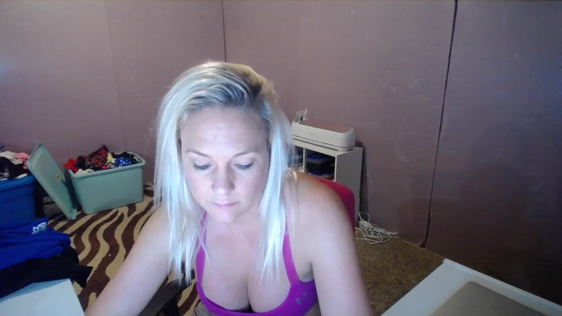 Gallery image thumbnail from AshlynnStorm's myfreecams stream on, 10/31/2023, 05:01 image 19 of 20