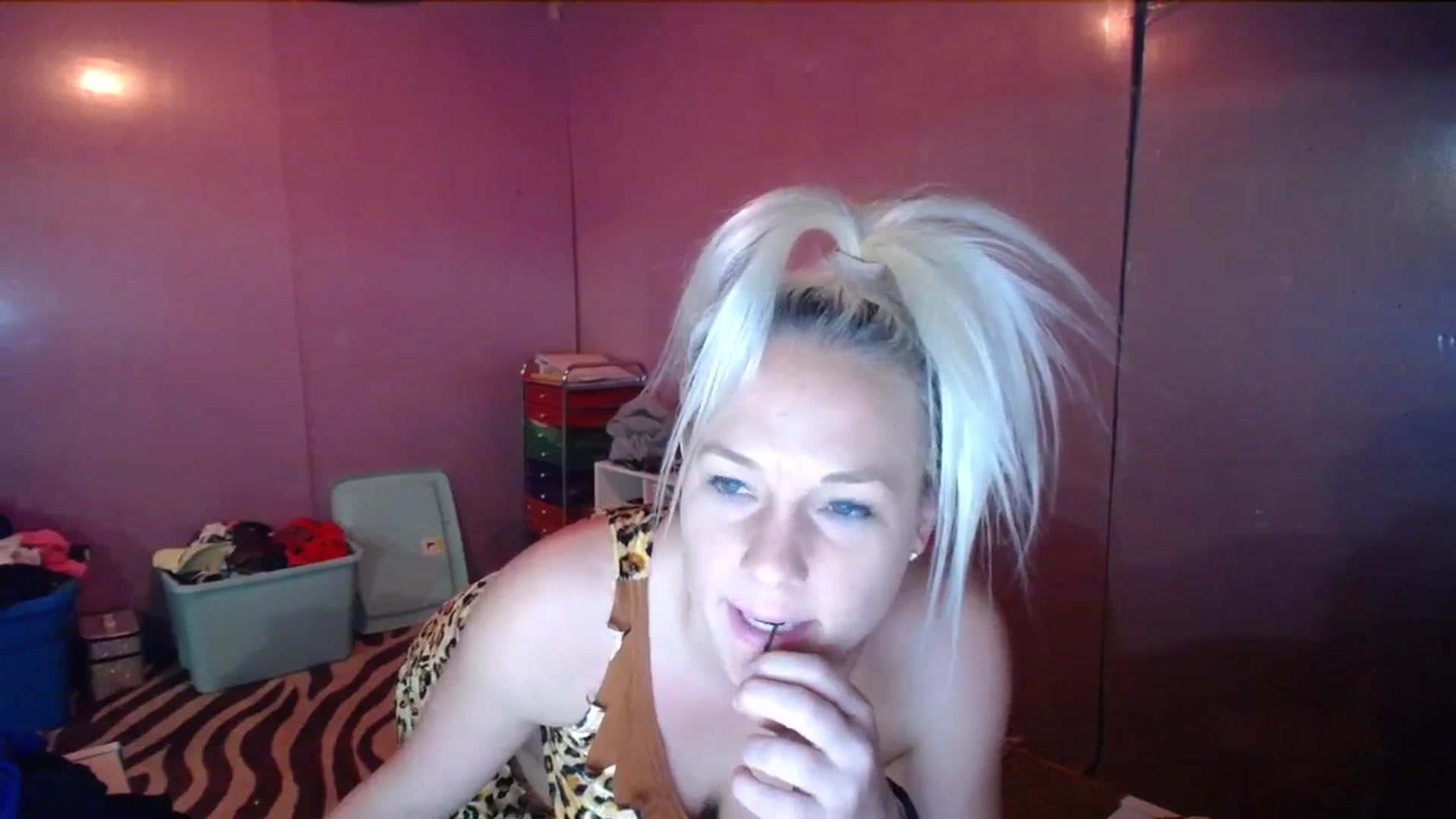Gallery image thumbnail from AshlynnStorm's myfreecams stream on, 10/31/2023, 20:26 image 9 of 20