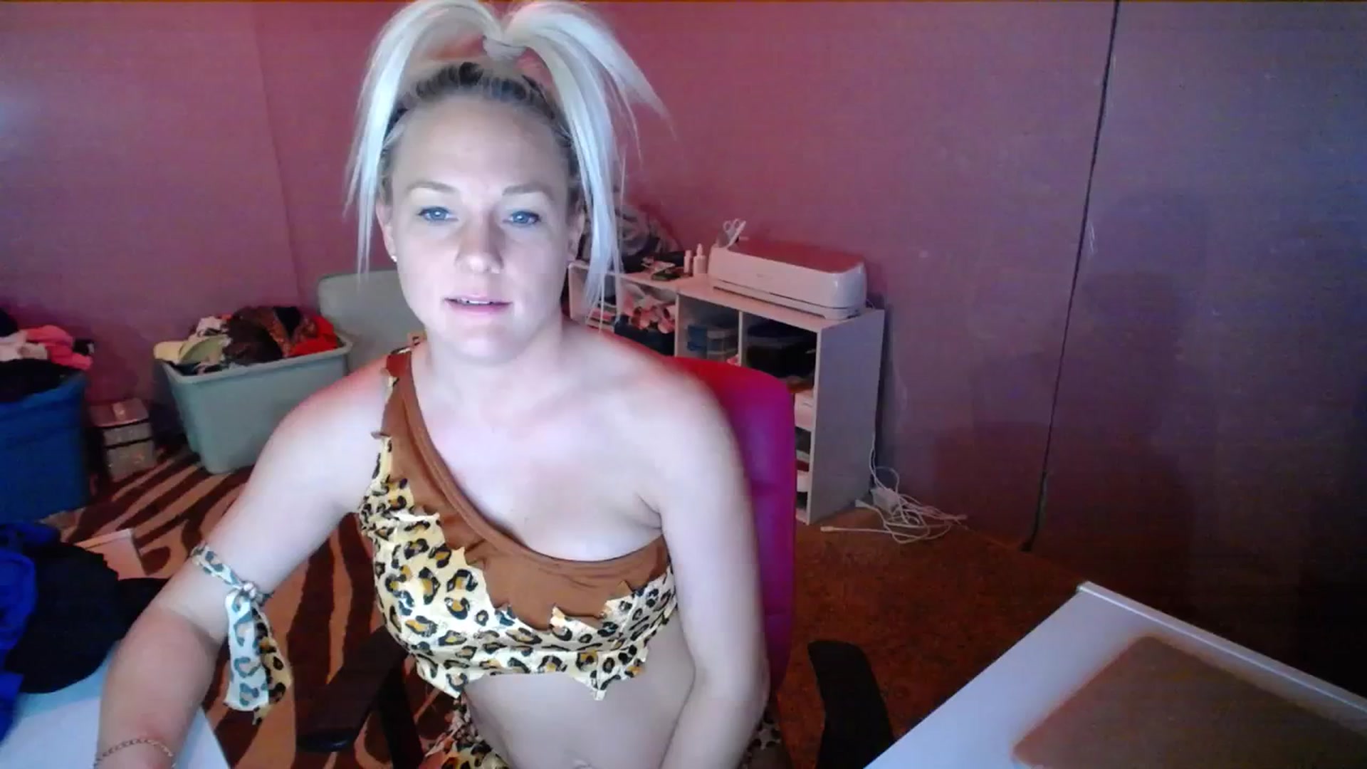 Gallery image thumbnail from AshlynnStorm's myfreecams stream on, 10/31/2023, 20:26 image 2 of 20