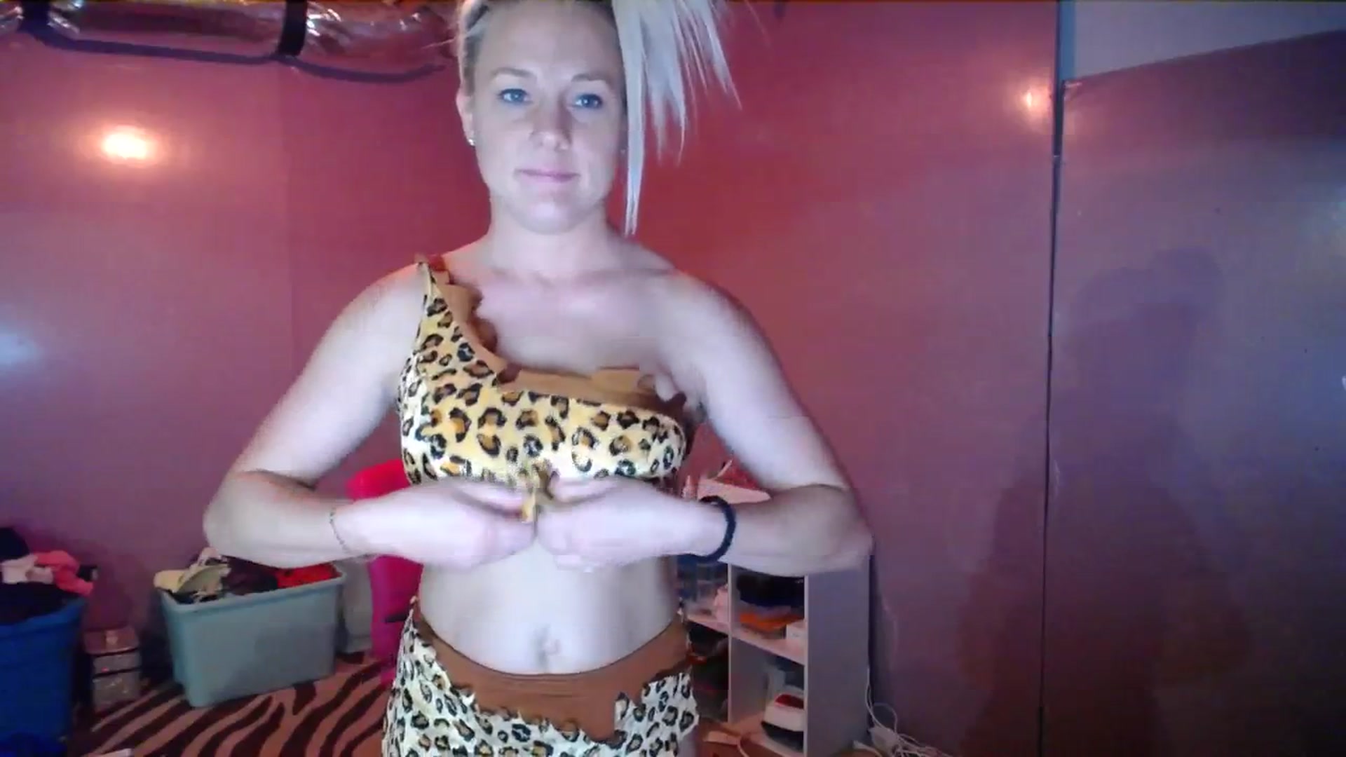 Gallery image thumbnail from AshlynnStorm's myfreecams stream on, 10/31/2023, 20:26 image 7 of 20