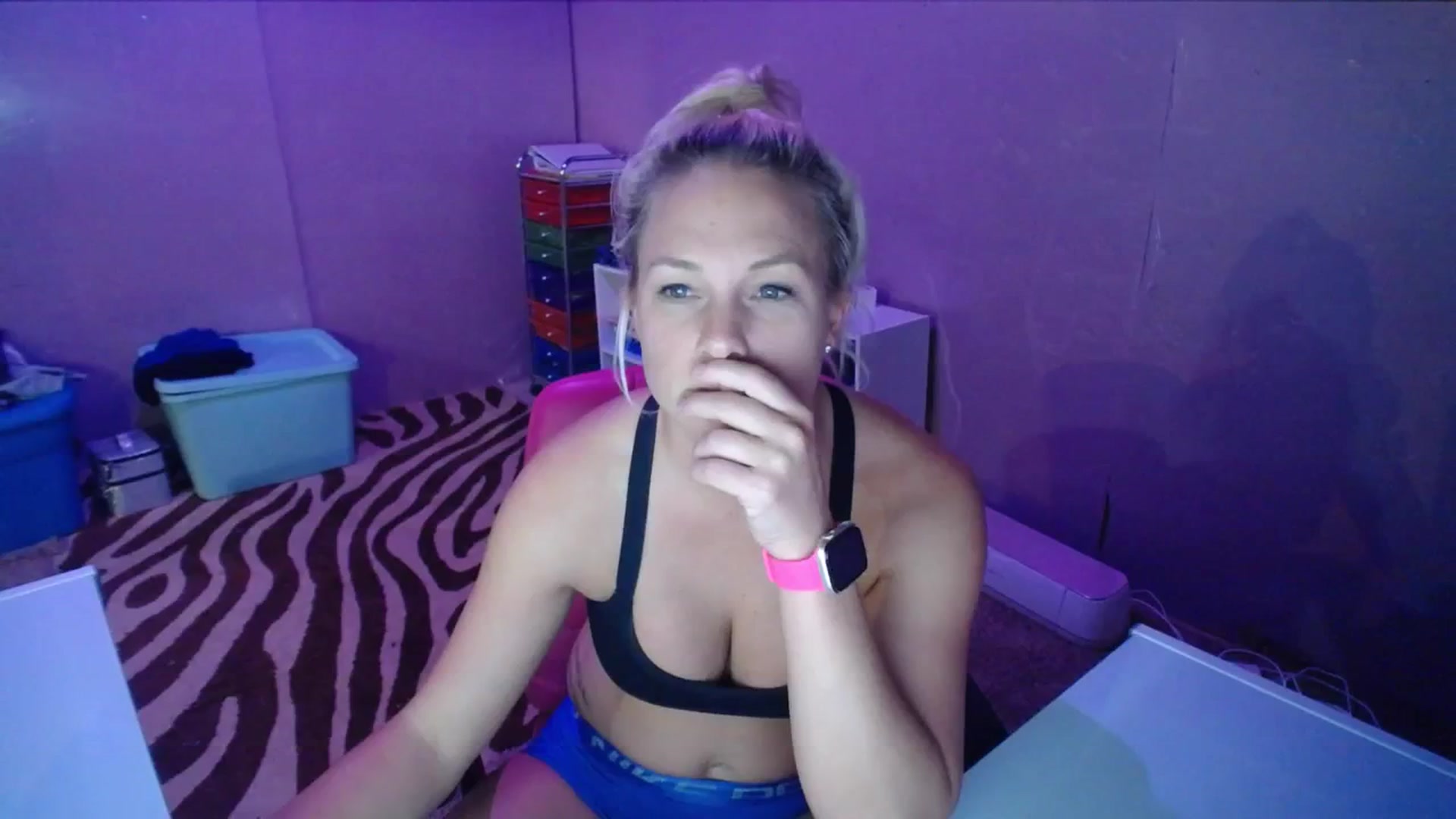 Gallery image thumbnail from AshlynnStorm's myfreecams stream on, 11/09/2023, 05:14 image 8 of 20