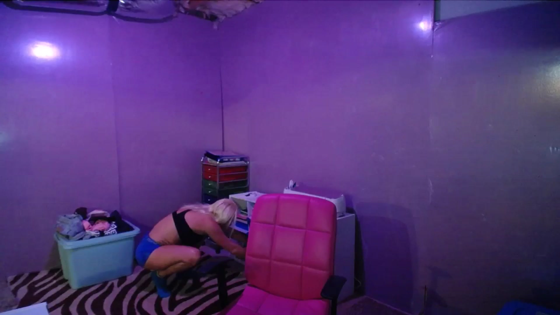 Gallery image thumbnail from AshlynnStorm's myfreecams stream on, 11/13/2023, 20:34 image 9 of 20