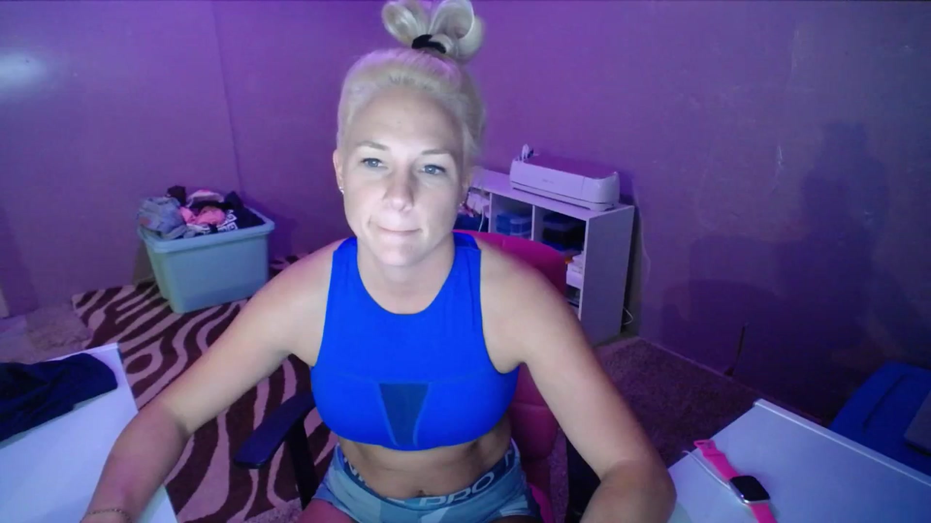Gallery image thumbnail from AshlynnStorm's myfreecams stream on, 11/14/2023, 20:35 image 20 of 20