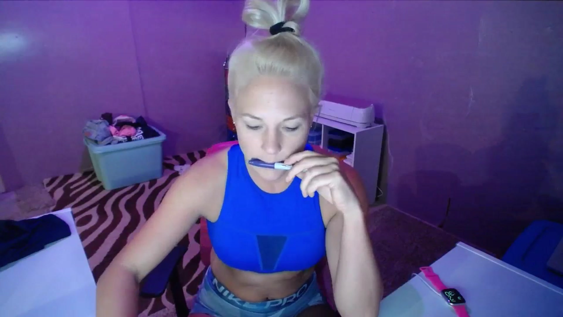 Gallery image thumbnail from AshlynnStorm's myfreecams stream on, 11/14/2023, 20:35 image 19 of 20