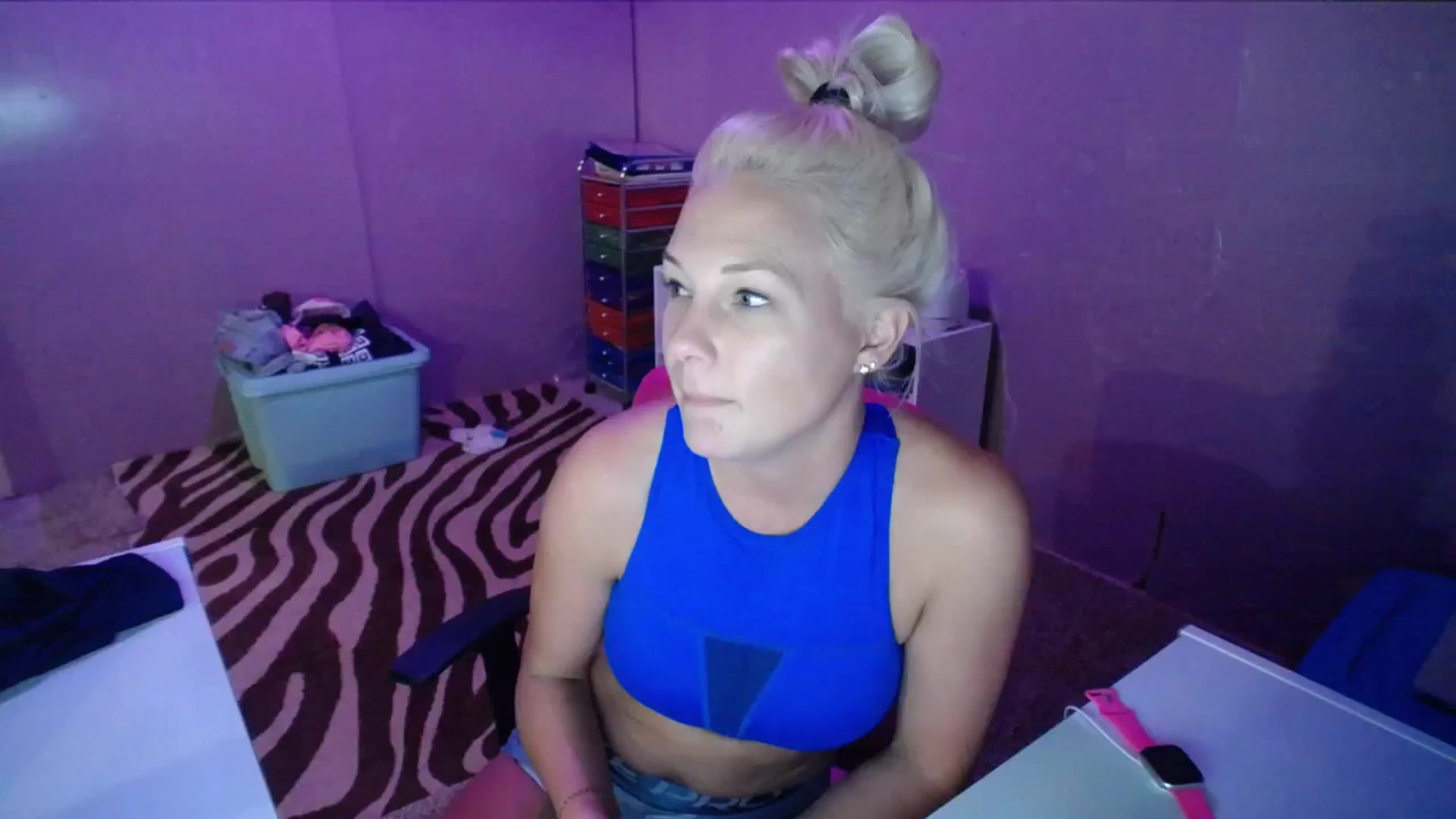 Gallery image thumbnail from AshlynnStorm's myfreecams stream on, 11/14/2023, 20:35 image 18 of 20