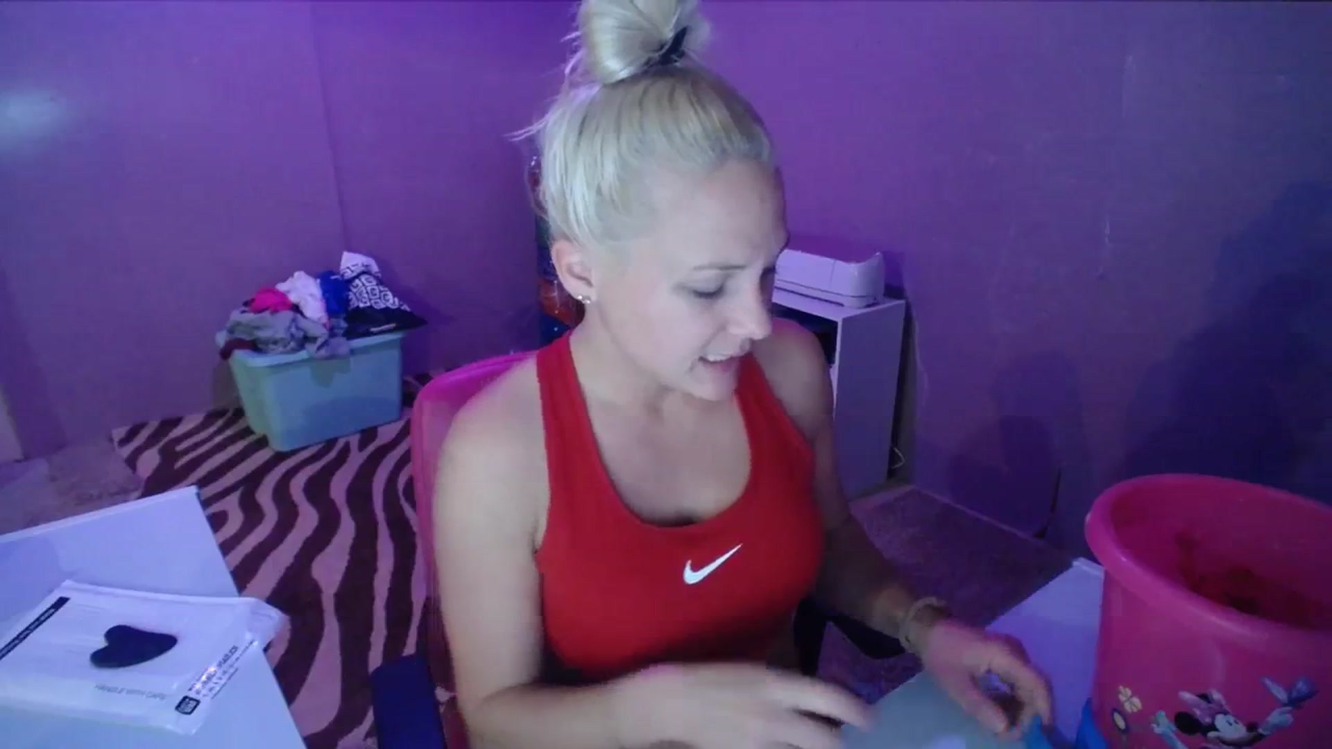 Gallery image thumbnail from AshlynnStorm's myfreecams stream on, 11/21/2023, 05:06 image 18 of 20
