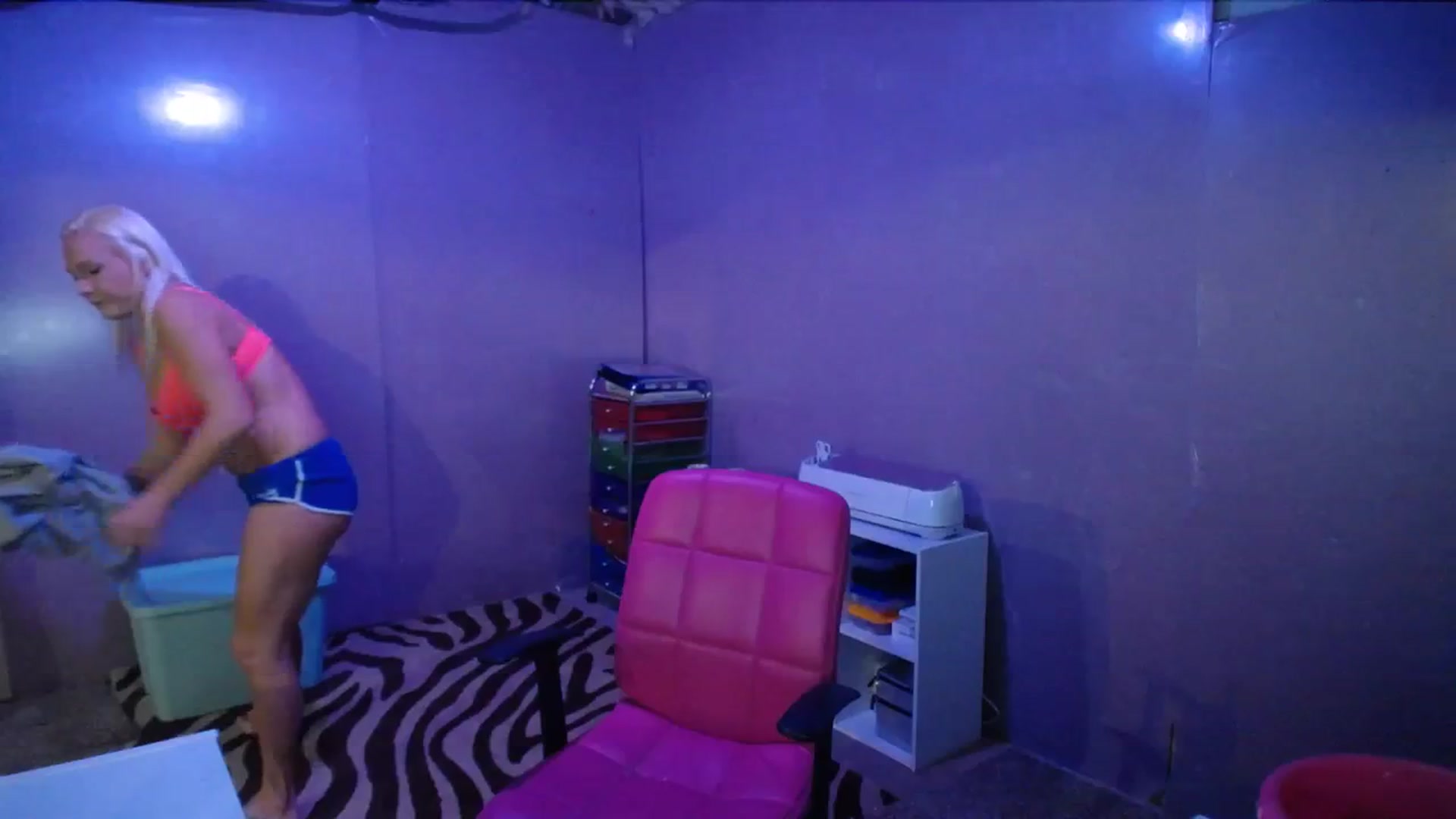 Gallery image thumbnail from AshlynnStorm's myfreecams stream on, 11/23/2023, 03:51 image 14 of 20