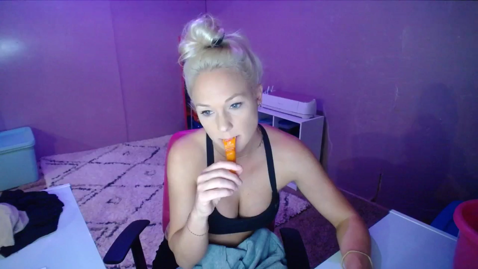 Gallery image thumbnail from AshlynnStorm's myfreecams stream on, 11/27/2023, 20:36 image 2 of 20