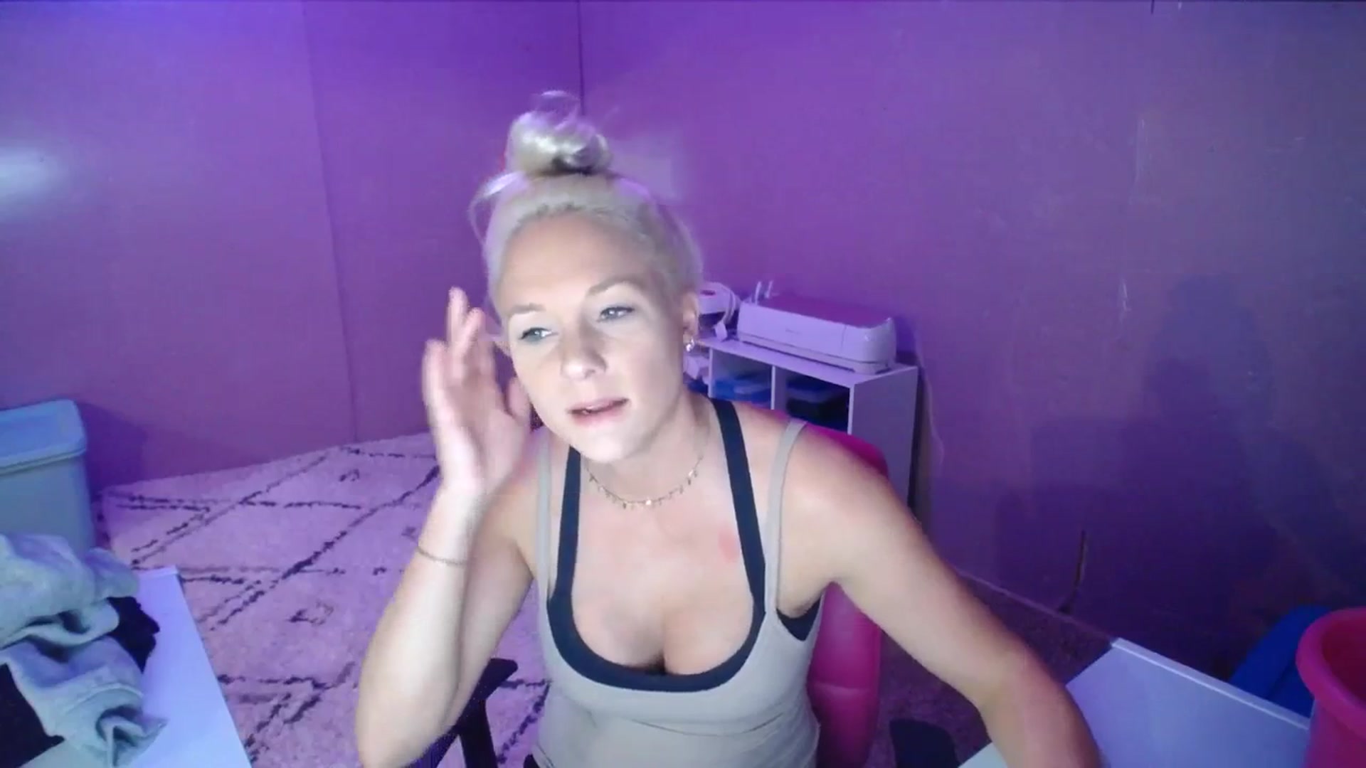 Gallery image thumbnail from AshlynnStorm's myfreecams stream on, 11/27/2023, 20:36 image 20 of 20