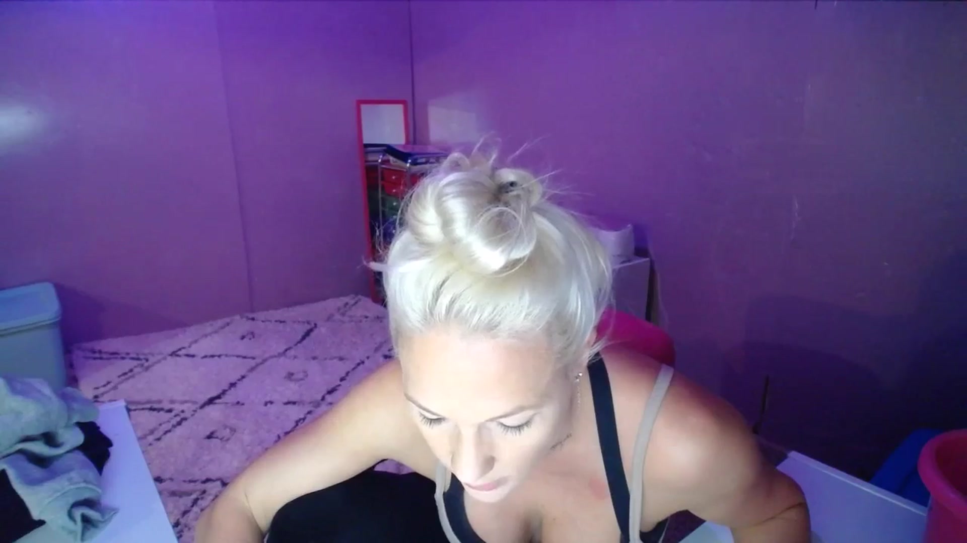 Gallery image thumbnail from AshlynnStorm's myfreecams stream on, 11/27/2023, 20:36 image 19 of 20